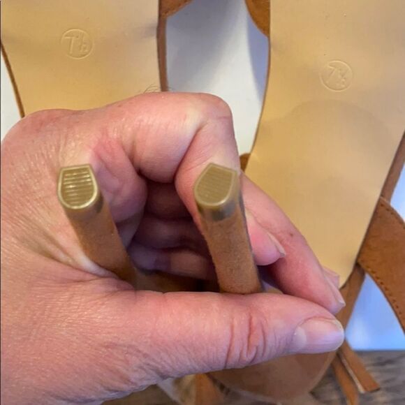 LILIANA CAMEL COLORED STILETTO SANDALS. N… - Picture 6 of 9